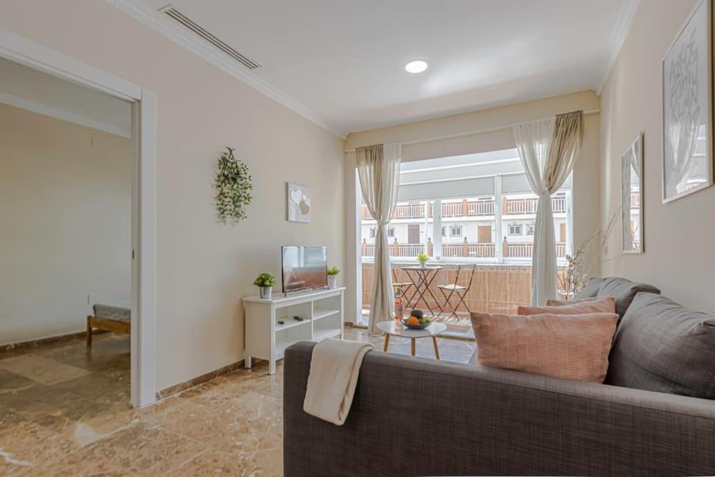 Apartment Bright 50 Mt From The